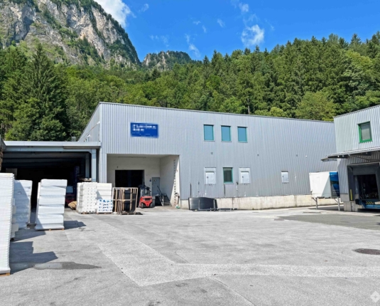 Betriebsliegenschaft in praktischer Lage zur Miete