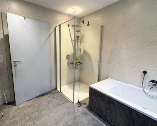 Hochwertiges Wohnhaus mit Pool in ruhiger Grünlage