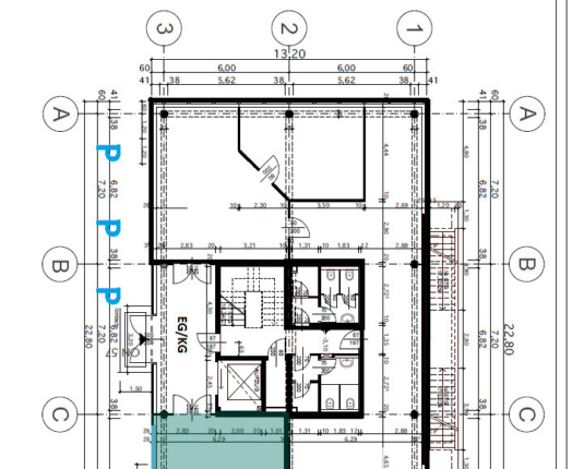 Lichtdurchflutetes Büro in Autobahnnähe