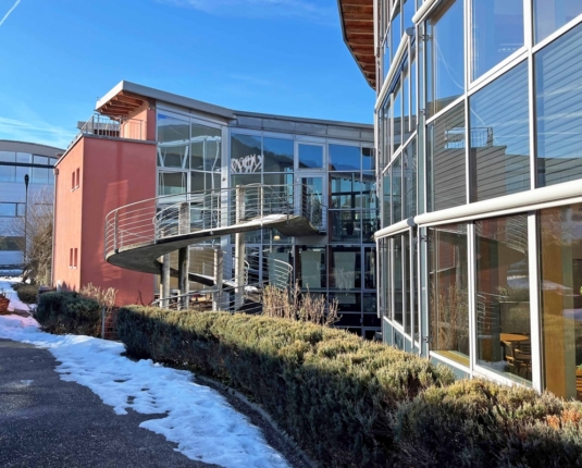 Nachhaltiges Bürogebäude in verkehrsgünstiger Stadtrandlage Salzburgs zu vermieten