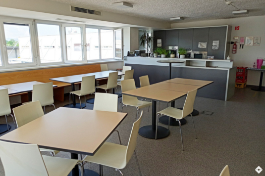 Moderne und großzügige Bürofläche