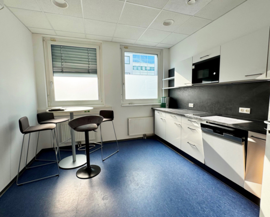 MIETFREIE ZEIT – Großzügige Bürofläche mit moderner Ausstattung & optimaler Verkehrsanbindung