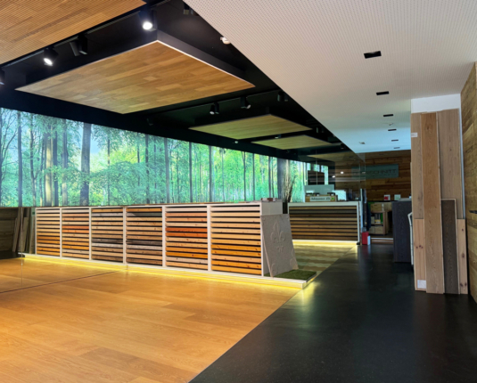 Modernes Büro/ -Showroom/ -Lagerkombination nähe Autobahn