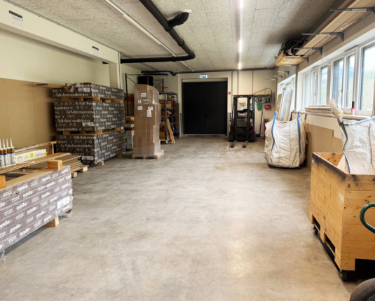 Modernes Büro/ -Showroom/ -Lagerkombination nähe Autobahn