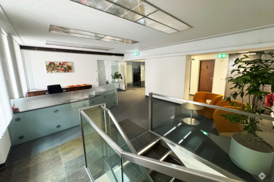 Gut frequentierte und verkehrsgünstig gelegene Geschäfts- oder Bürofläche