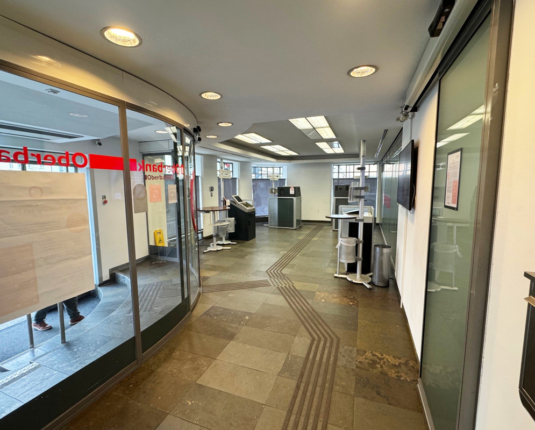 Gut frequentierte und verkehrsgünstig gelegene Geschäfts- oder Bürofläche