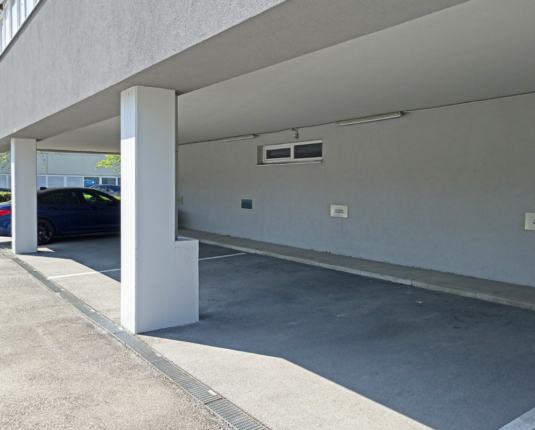 Moderne und großzügige Bürofläche