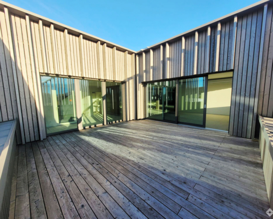 Penthousebüro mit Terrasse