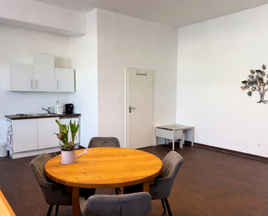 Helles, gepflegtes Ein-Zimmer-Büro in Henndorf