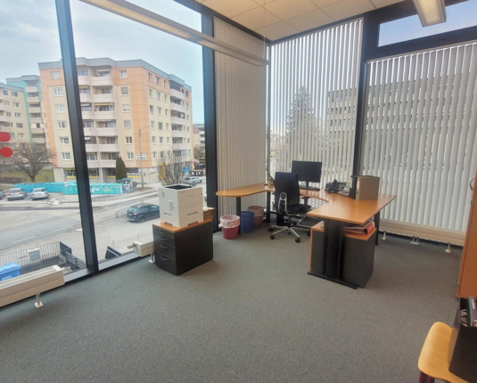 Helle Büroflächen mit guter Anbindung