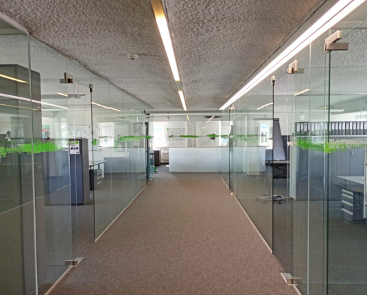 Moderne und großzügige Bürofläche