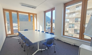 Büro in modernem Gebäude mit ÖGNI-Silberzertifikat