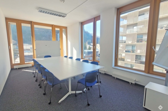 Büro in modernem Gebäude mit ÖGNI-Silberzertifikat