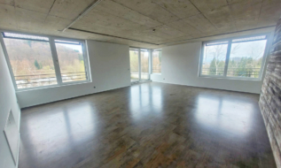 Helle Büroeinheit mit Balkon in etabliertem Gewerbezentrum