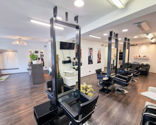 Gut eingeführter Friseur- & Beautysalon in Salzburg-Nonntal