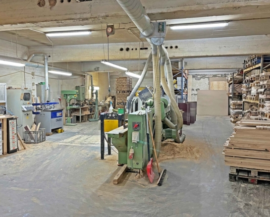Raum für Handwerk – Ehemalige Tischlerei mit flexiblen Hallenflächen