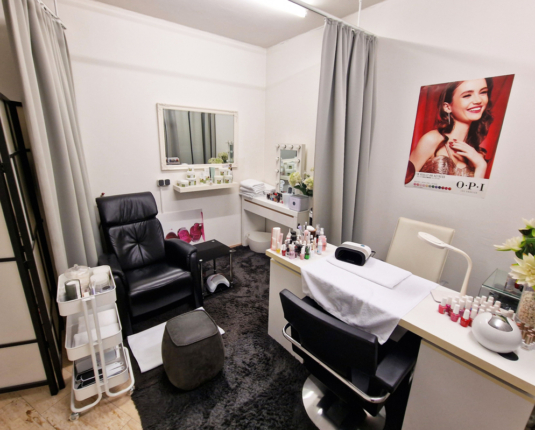 Gut eingeführter Friseur- & Beautysalon in Salzburg-Nonntal