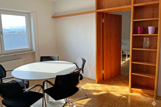 Praktische Bürofläche in gepflegtem Gewerbestandort
