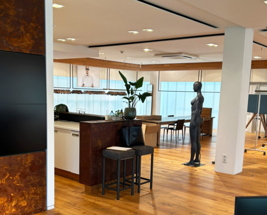 Modernes Geschäftslokal im Gusswerk-Areal