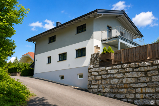Wohnen mit Pool und moderner Haustechnik