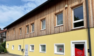 Gewerbeliegenschaft mit großzügigem Lager und modernen Büros