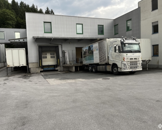 Betriebsliegenschaft in praktischer Lage zur Miete