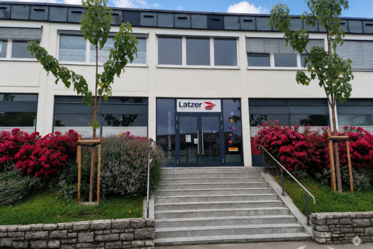 Gewerbefläche mit Büroeinheiten in guter Lage