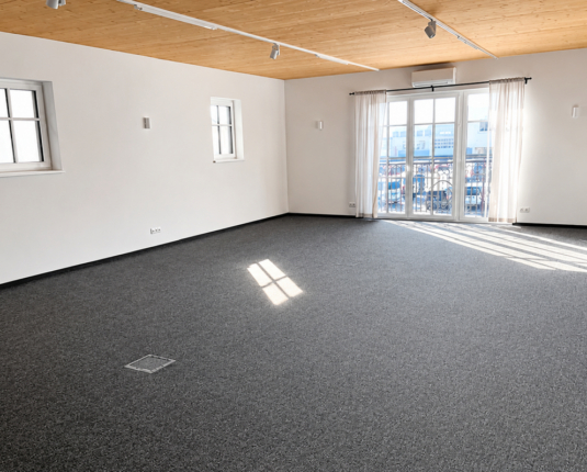 Modernes Büro in einem eindrucksvollen Bürohaus