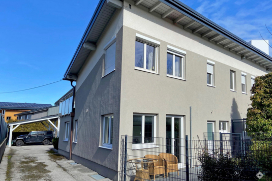Betriebsliegenschaft mit Halle, Bürofläche und Betriebswohnung zur Miete