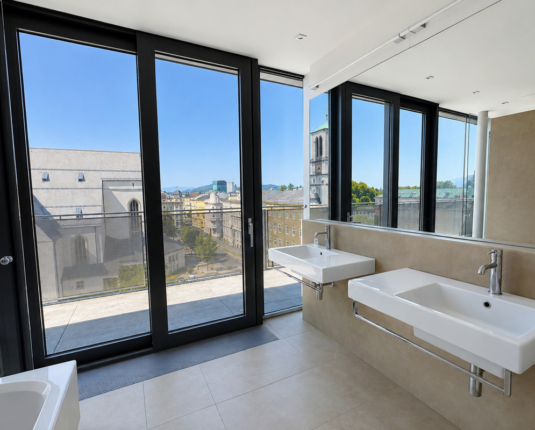 Exklusive Dachgeschosswohnung mit 270°-Terrasse und beeindruckendem Festungsblick
