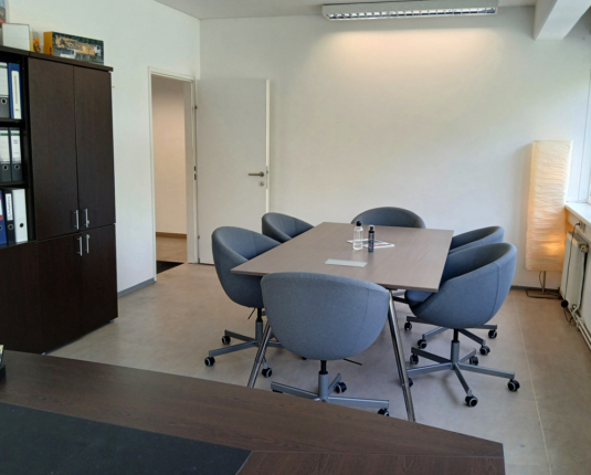 Lichtdurchflutetes Büro in verkehrsgünstiger Lage