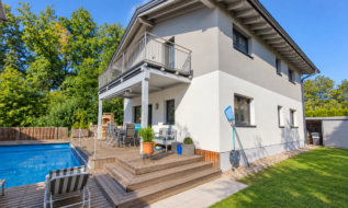 Wohnen mit Pool und moderner Haustechnik
