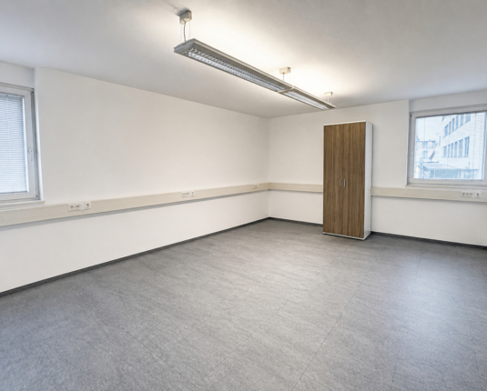 PREISREDUKTION: Großzügiges Büro mit sehr guter Verkehrsanbindung in Maxglan