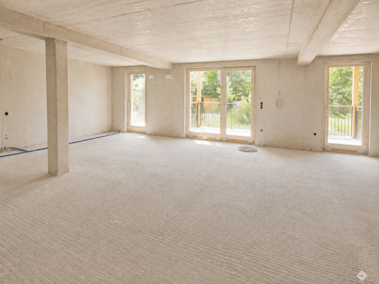 Lichtdurchflutete Neubau-Gewerbefläche mit Loggia