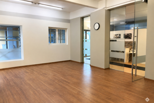 Helle Bürofläche mit vielseitiger Nutzung im Loft Ambiente
